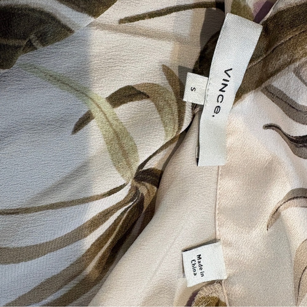 Vince Womens Blouse Floral Cream Short Sleeve Silk Sz. S - Picture 6 of 8